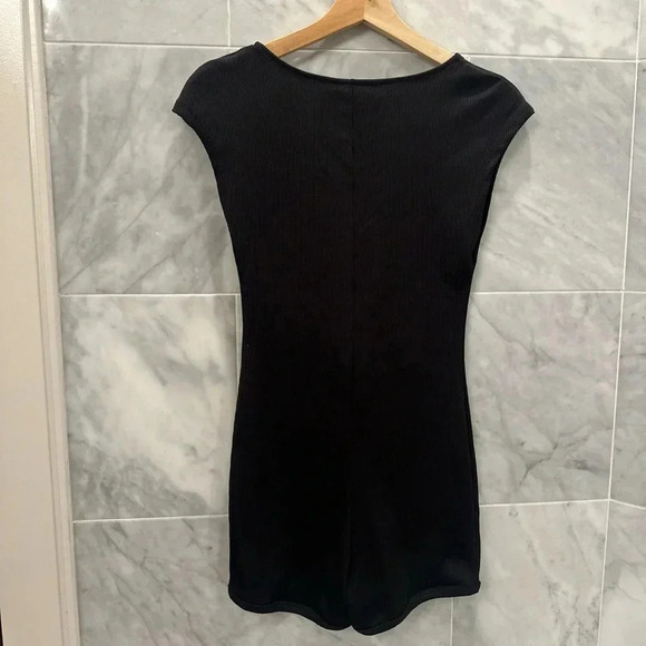 Zara Women’s Medium Black Ribbed Romper Black Short Sleeve Plunge Neck - Picture 5 of 7